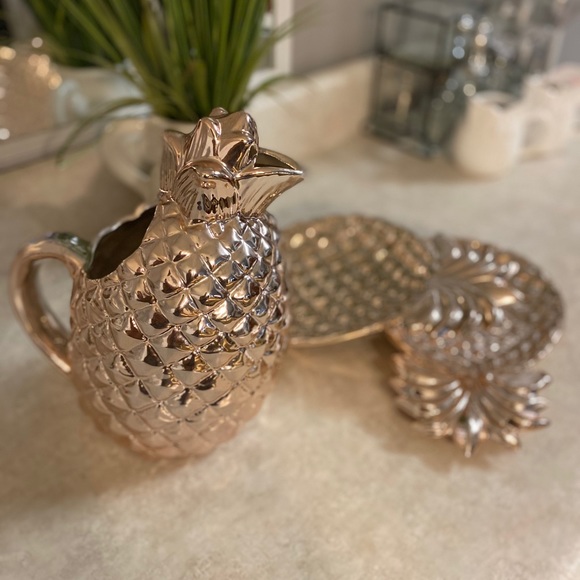 SOLD🥰ROSE GOLD PINEAPPLE 🍍 PITCHER & PLATTER SET - Picture 5 of 8